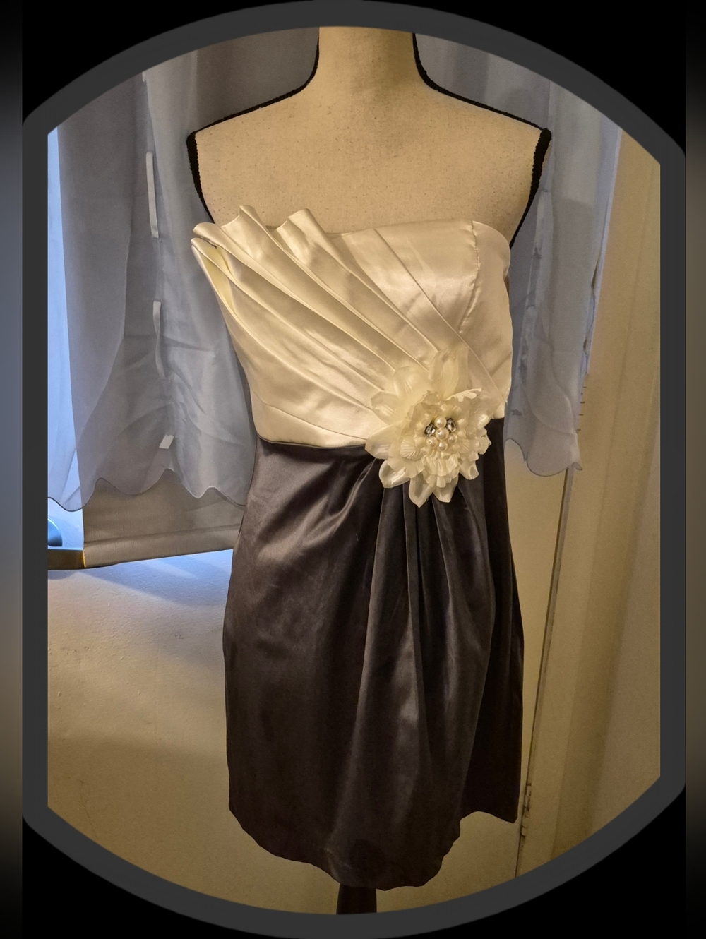 NWTS Trixie Sweetheart Pleated Ivory/Silver Satin Dress w/Floral Pearl Pin